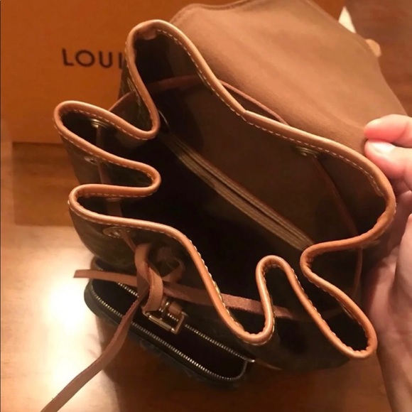 LV Backpack - Picture 5 of 8